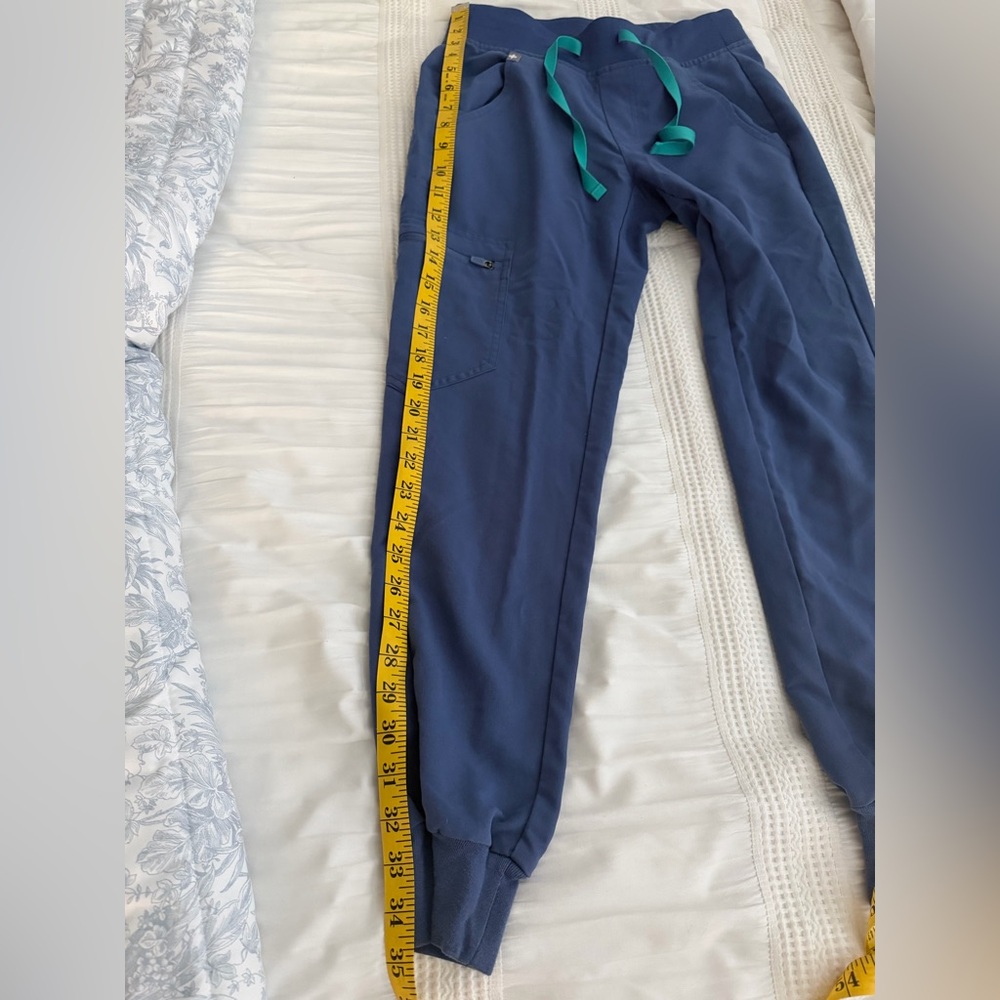 Big Sky FIGS Zamora Jogger Scrub Pants - Picture 6 of 6